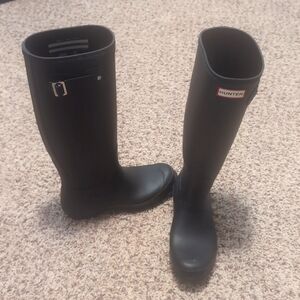 Hunter tall rain boot size 8 black